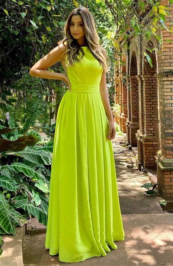 look para casamento a tarde com vestido longo verde limão