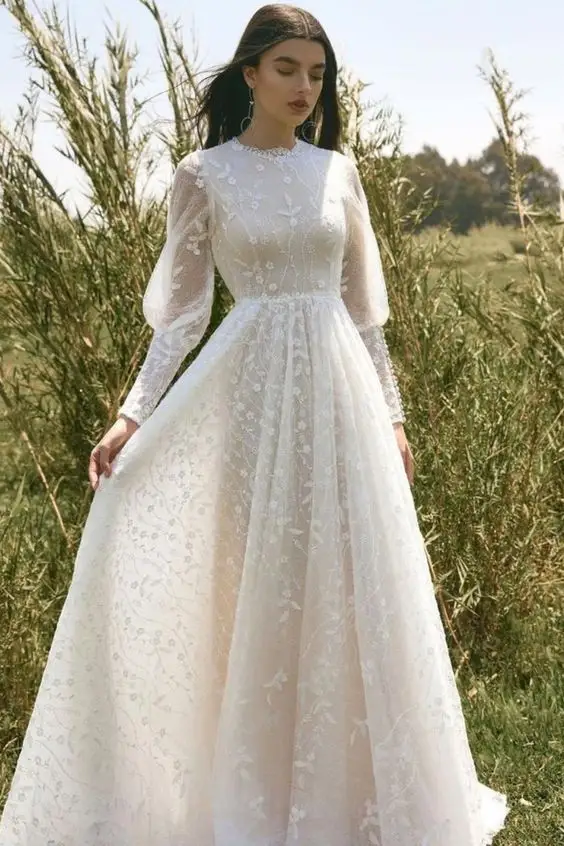 Modelo romântico de vestido de noiva simples com manga longa