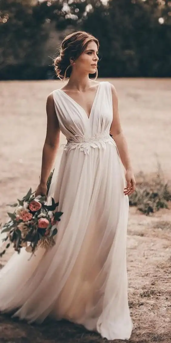 Modelo de vestido de noiva simples e elegante com estilo grego