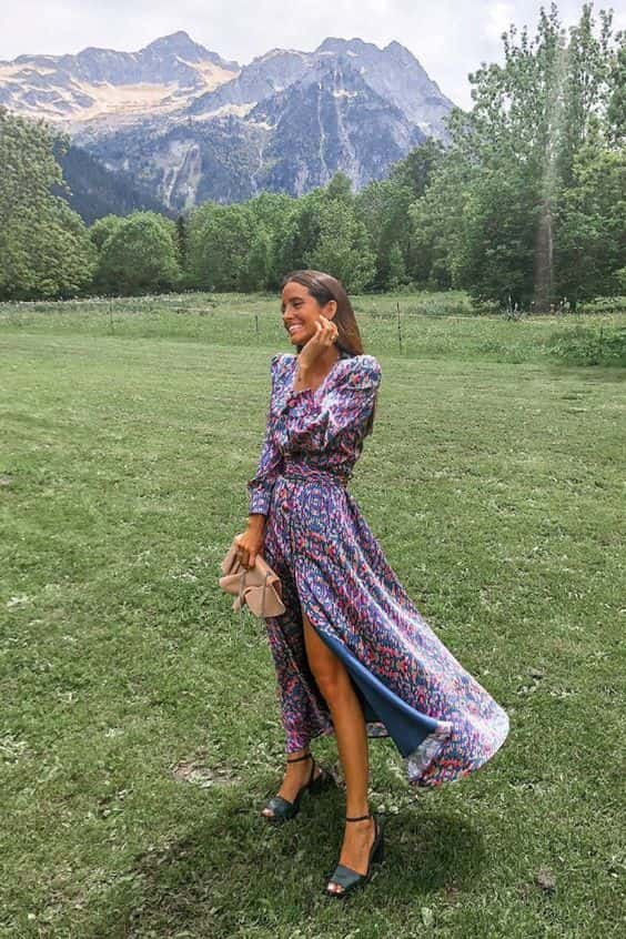 vestido de manga longa como look para casamento a tarde ao ar livre