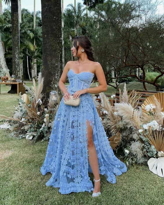 vestido tomara que caia azul como look para casamento a tarde