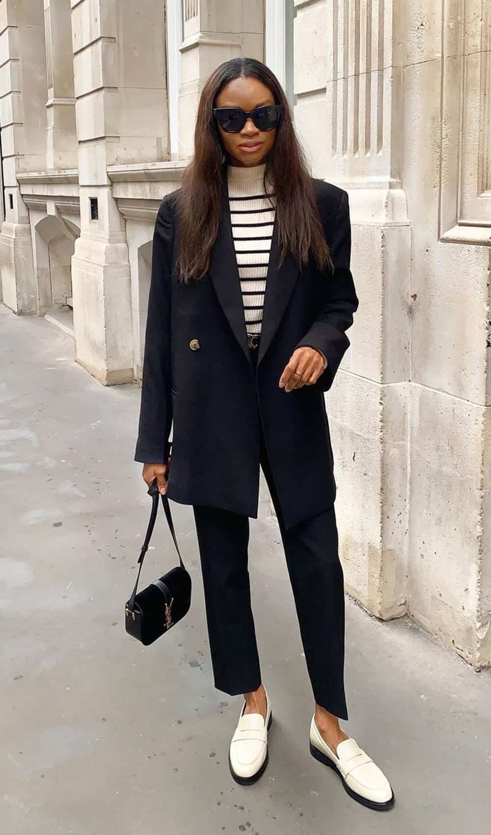  Conjunto de blazer e calça preta com suéter listrado para look feminino clássico e elegante 