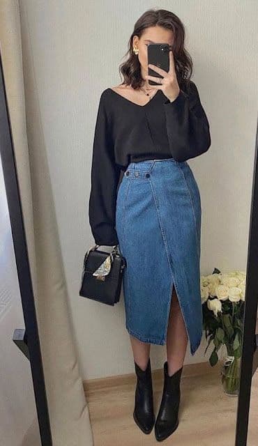 ideia de look para entrevista de emprego com saia midi jeans e bota