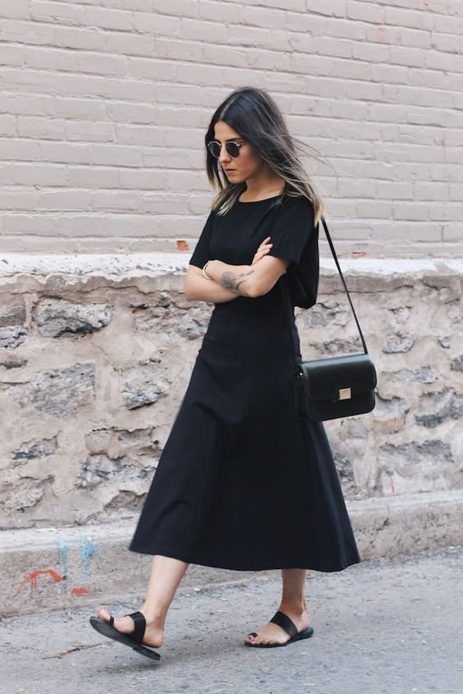 vestido midi para look todo preto no verão 