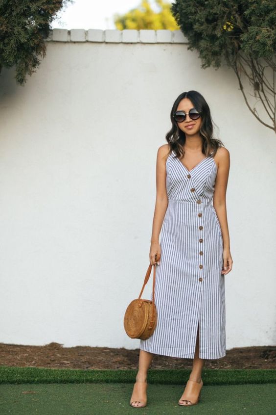 Look vestido de botões na frente listrado