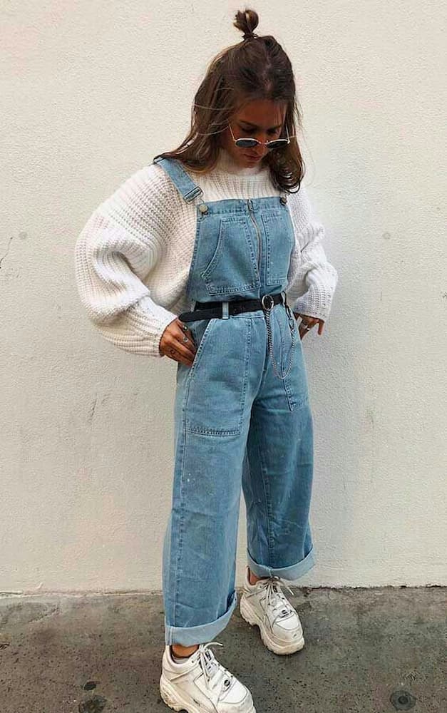 look com jardineira jeans e blusa de lã para o inverno 