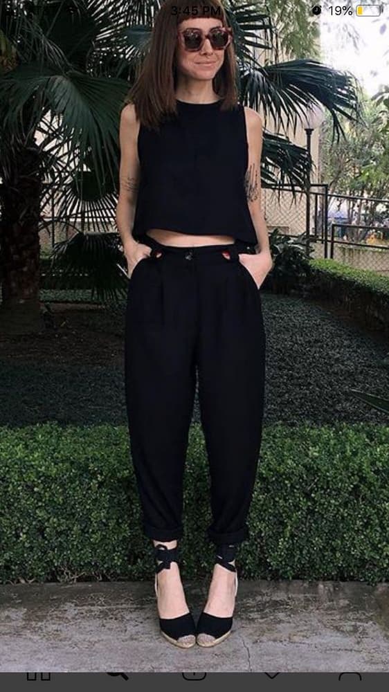 regata e calça de alfaiataria para look todo preto feminino