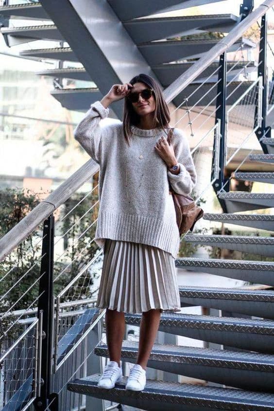 como usar saia midi no inverno com sueter oversized