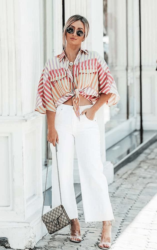 look para churrasco com camisa listrada e calca branca