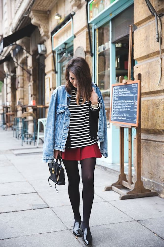 vestido midi preto para looks com jaqueta jeans