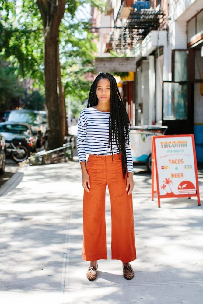 blusa listrada para look com calça laranja