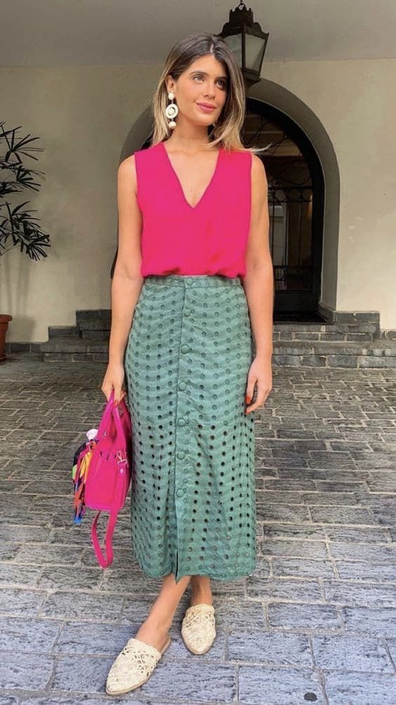 looks de verão com saia midi e regata rosa 