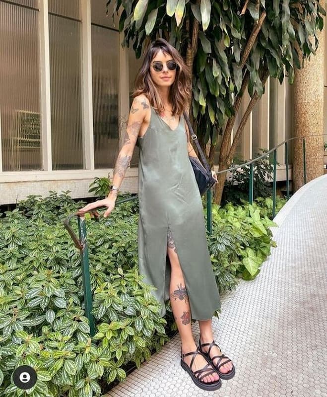 looks de verão com vestido midi e rasteirinha 