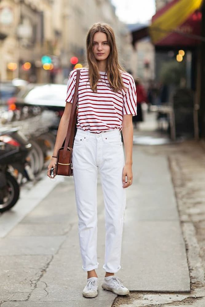 look com camiseta listrada e calça branca