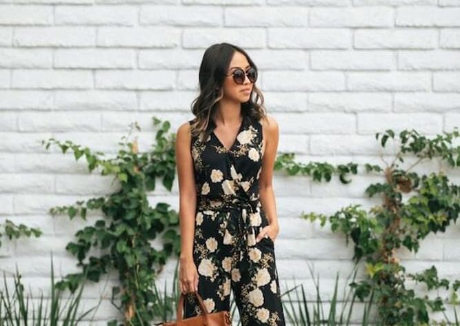 look feminino para final de ano com macacão estampado