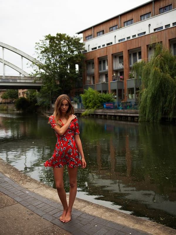 look tomato girl summer com vestido curto vermelho 