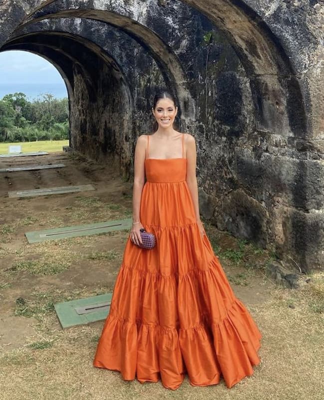 look para casamento de dia com vestido laranja 