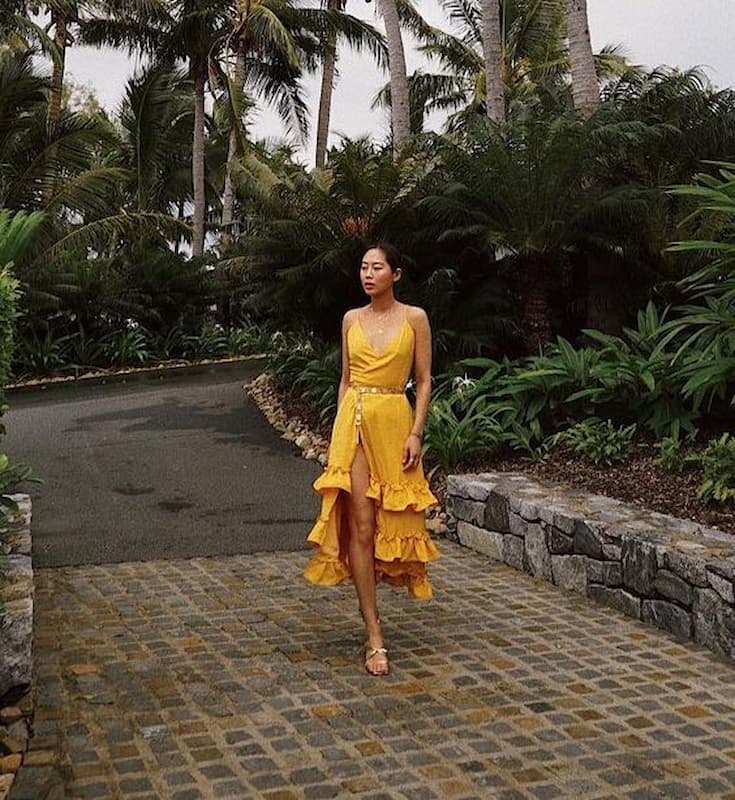 look para casamento de dia convidada com vestido amarelo 