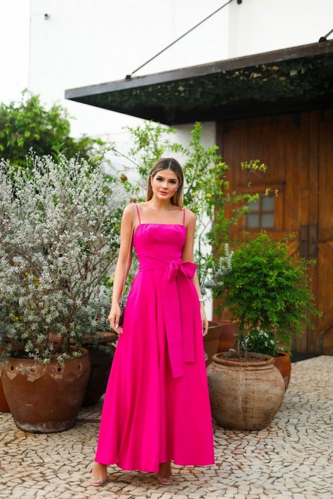 look para casamento de dia simples com vestido rosa 