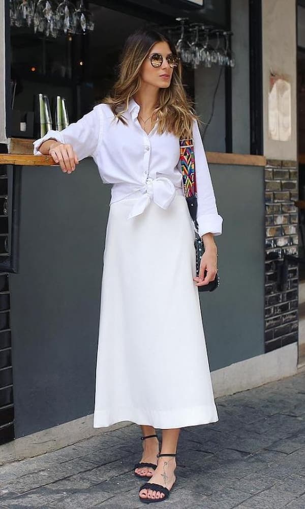 saia midi e camisa com nó para look todo branco 