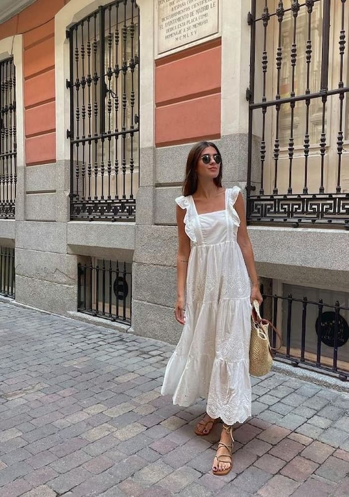 vestido com babado na alça para look branco 