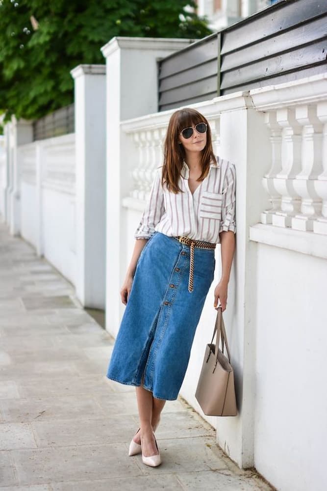 look com saia jeans midi e camisa listrada