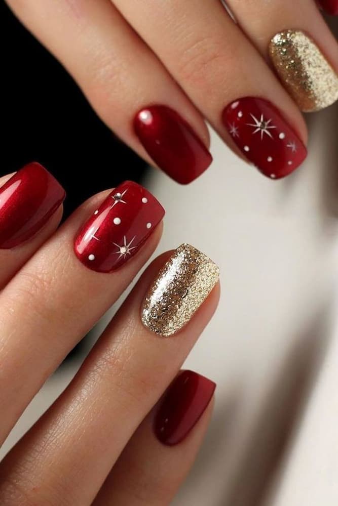 unhas para o Natal vermelha e douradas