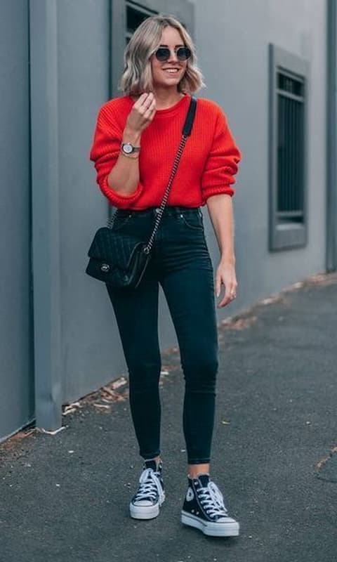 looks com calça skinny e suéter vermelho 