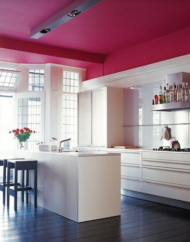 decoração de teto para cozinha rosa e branca 