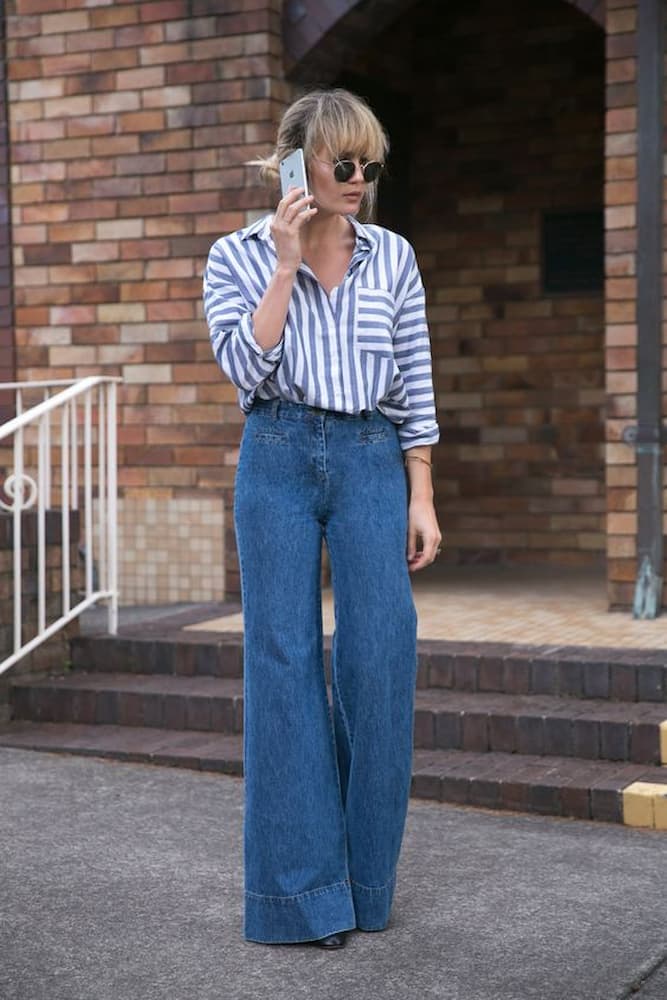 look com camisa listrada e calça jeans flare 