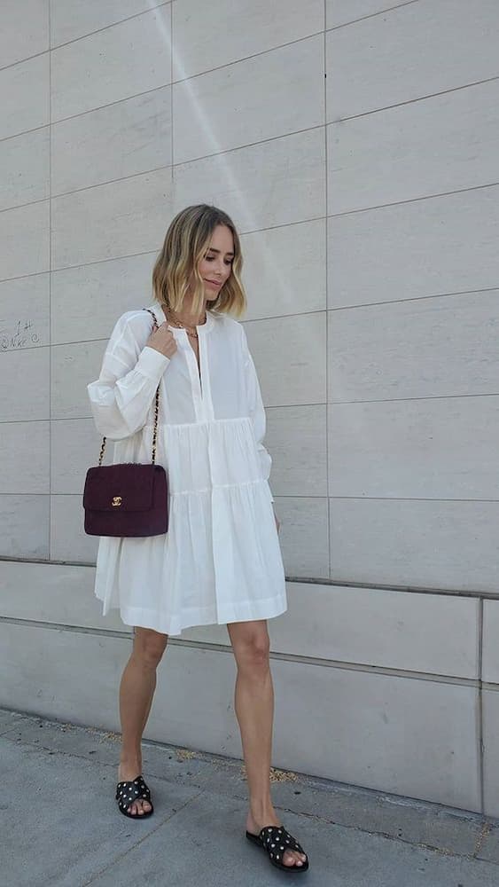 look com vestido branco curto e rasteirinha preta