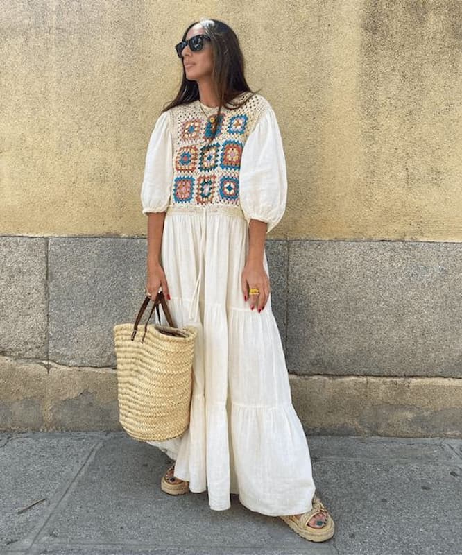 look de crochê com vestido branco longo 