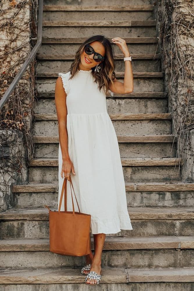 rasteirinha para look com vestido branco midi 