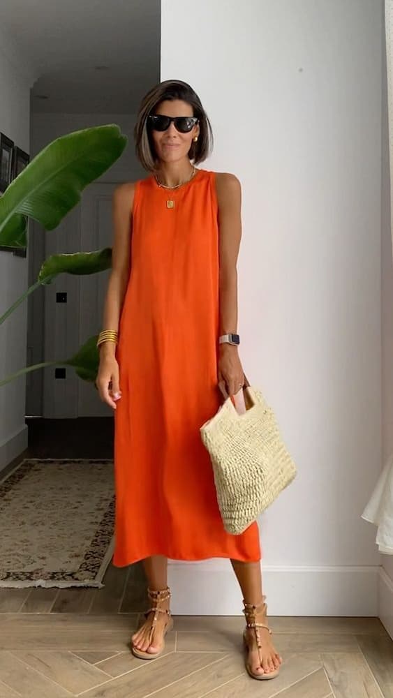 rasteirinha para look fresco com vestido laranja midi