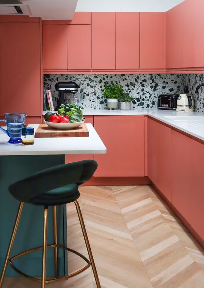 revestimento preto e branco para decoração de cozinha rosa planejada 