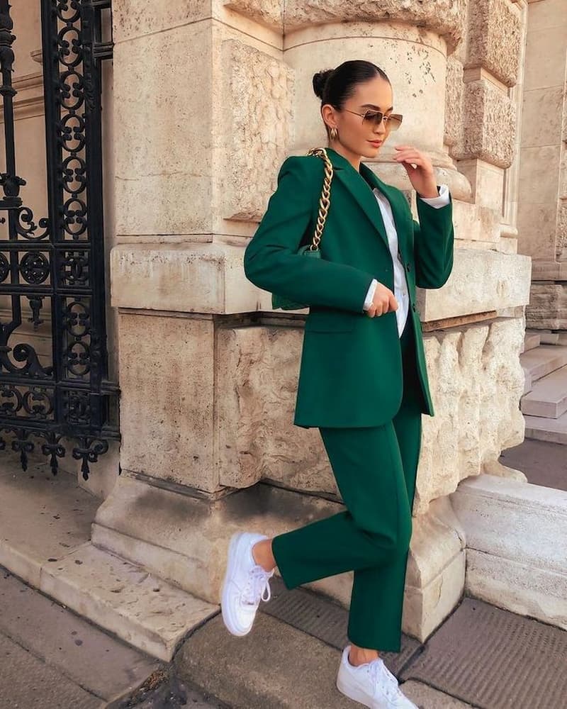 look com calça e blazer verde escuro 