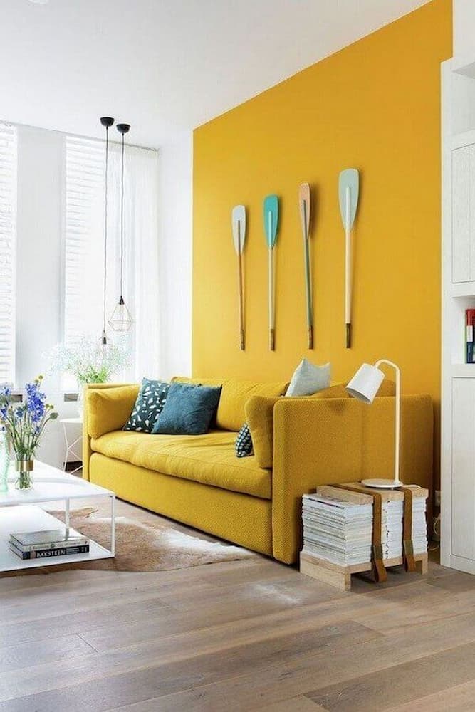 móveis coloridos para sala de estar decorada com sofá amarelo