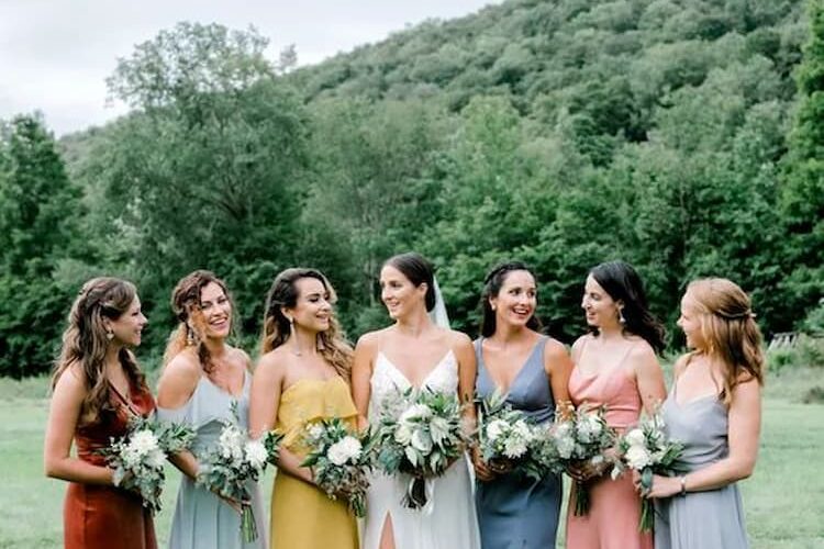 saiba como escolher vestido para madrinha de casamento