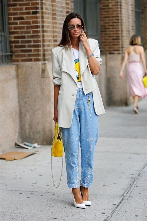 blazer e scarpin para look com jeans e camiseta 