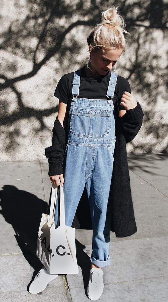 casaco para look com macacão jeans no inverno 