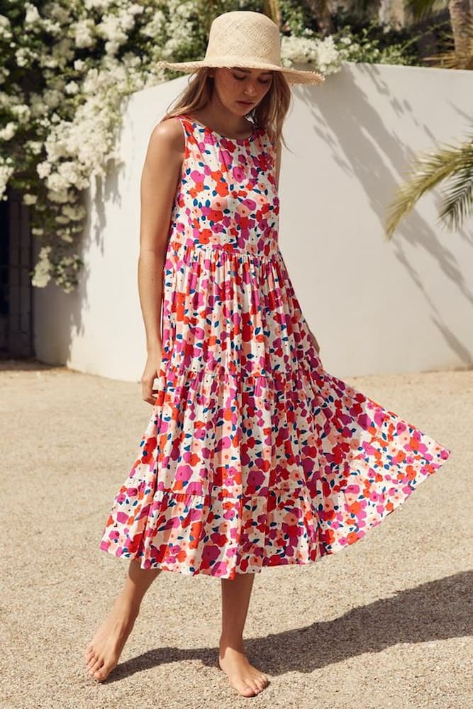 chapéu de palha para look com vestido floral