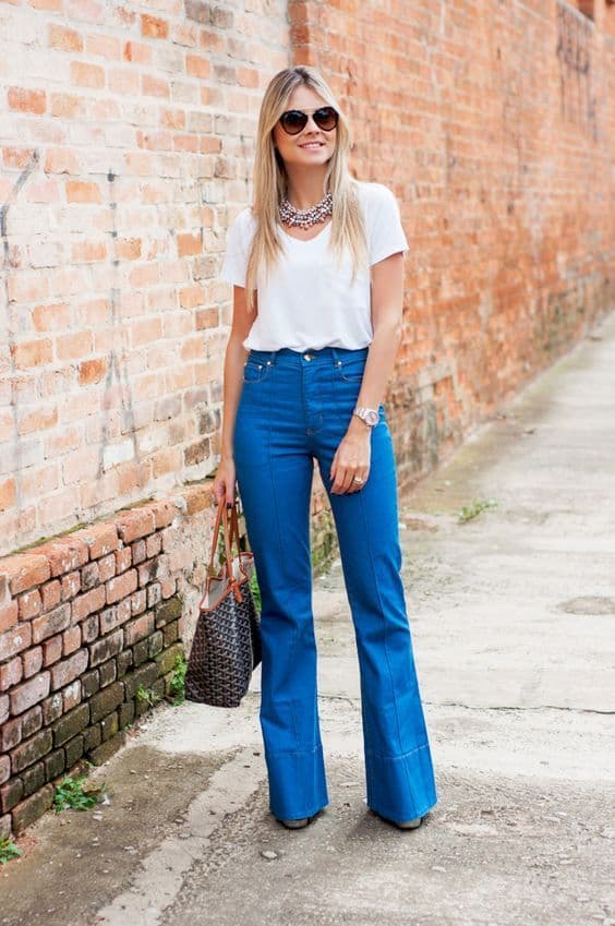 maxi colar para look com calça jeans e camiseta branca