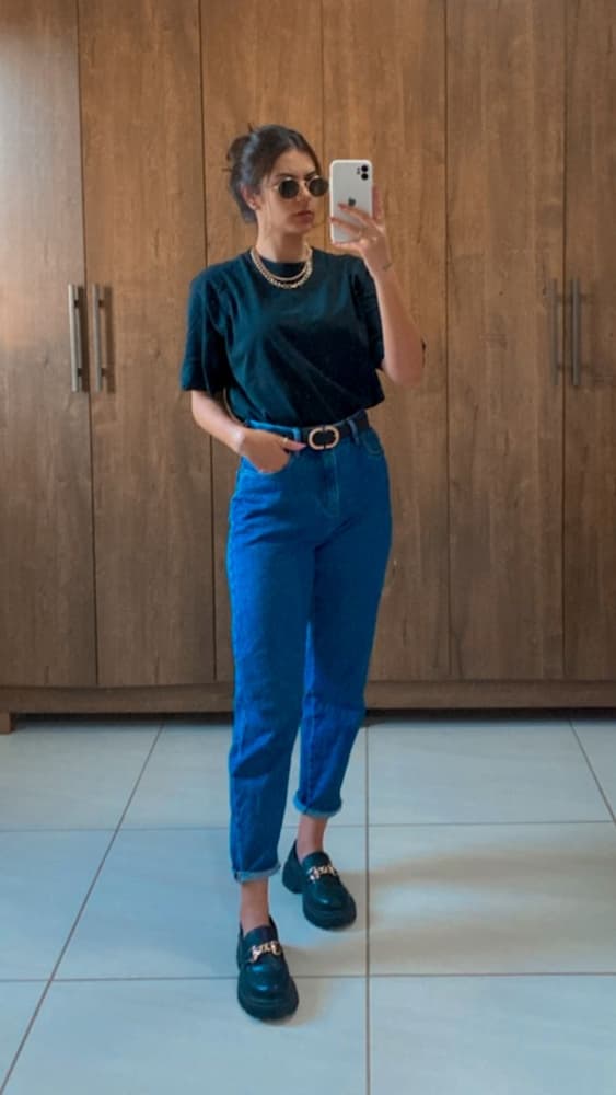 look com mocassim preto e mom jeans Foto Fashion Bubbles