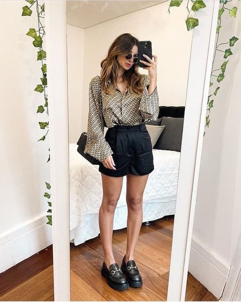 shorts preto para look com mocassim tratorado