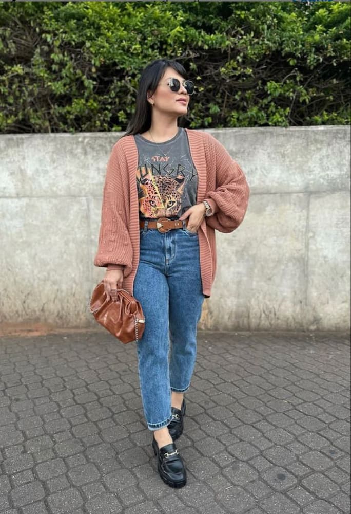 sueter de la para look com mocassim tratorado e jeans 